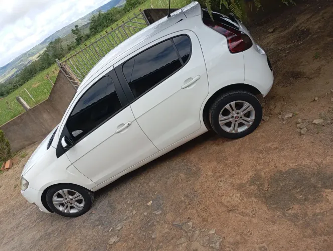 Fiat Palio Essence 1.6 Flex 16V 5P 2014