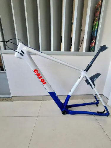 Quadro Caloi Elite Carbon Team 2024, no PPF, SEM MARCAS DE USO, TAM 19