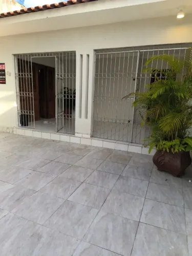 Casa no Bairro dos Ipês com 04 quartos sendo 03 suíte.