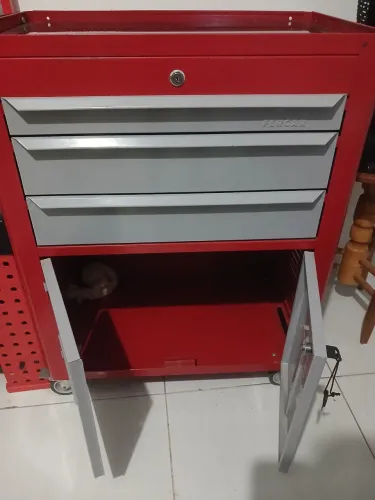 Lindo balcão pra vários procedimentos tanto pra barbearia, est tattoo pra mecânico etc.