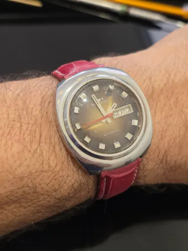Raro relógio Suíço Technos Esportivo Racer 38mm Agulha Vermelha calibre ETA 2789 vintage