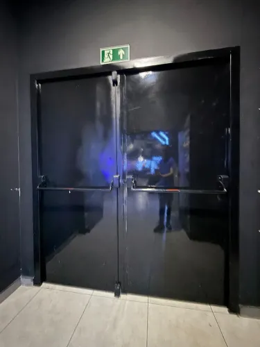 Porta corta fogo saída emergência