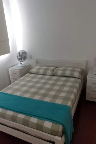 Cama casal de ripas branca pinus etna (acompanha colchão)