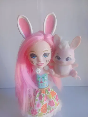 Boneca Enchantimals Bree Bunny com seu coelhinho Twist