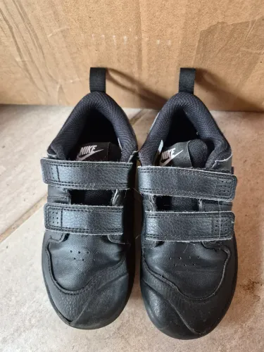 Tenis preto Nike de velcro tam 25