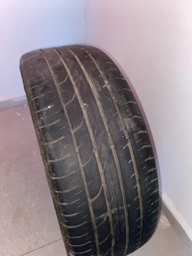 Pneu 205/50/17 - Continental meia vida