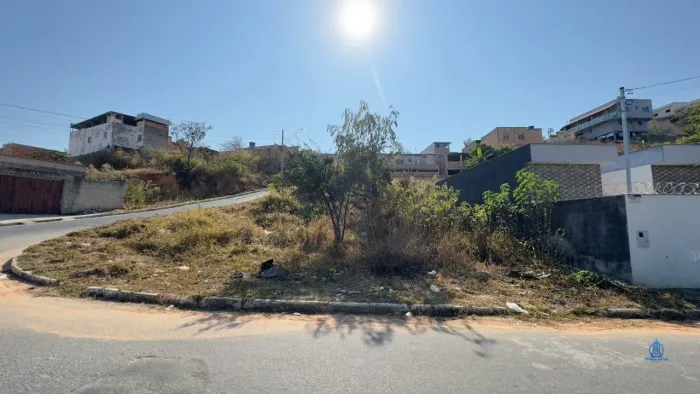 LOTE DE ESQUINA 368M² VIDA NOVA VESPASIANO
