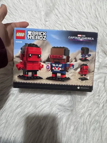 LEGO Marvel 40668 - Capitão América e Red Hulk
