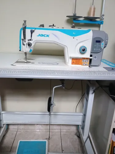 Máquina de costura reta industrial Jack A2