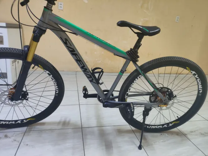 Vendo bike aro 29 com 12 V, com amortecedor hidráulico, calhas Vmax, cubo barulhento GTA