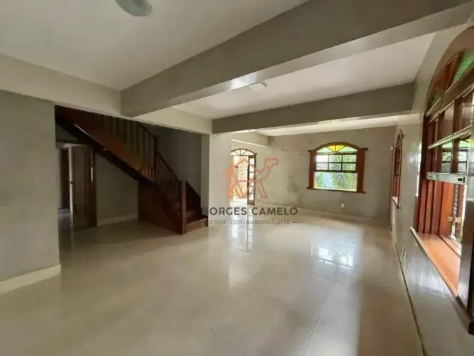 Casa com 4 quartos para alugar, 300 m² por R$ 8.000/mês - Castelo - Belo Horizonte/MG