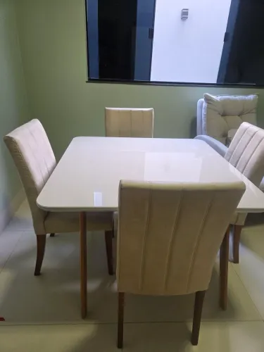 Mesa de Madeira com Vidro