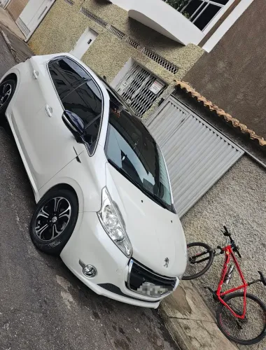Peugeot 208 Griffe 1.6 Flex 16V 5P Aut. 2014