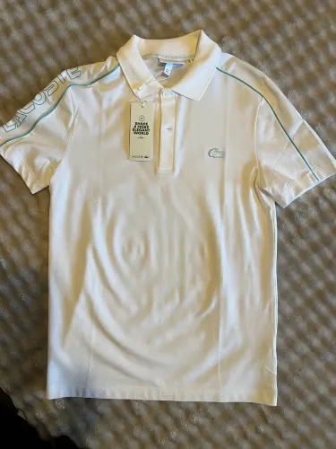 camisa polo branca de manga curta da Lacoste