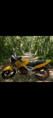 Vende-se moto Twister em boas condições