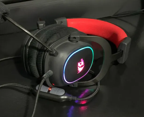 Headset Gamer Redragon Zeus RGB 7.1 USB