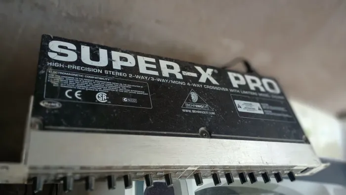 Crossover behringer super-x pro
