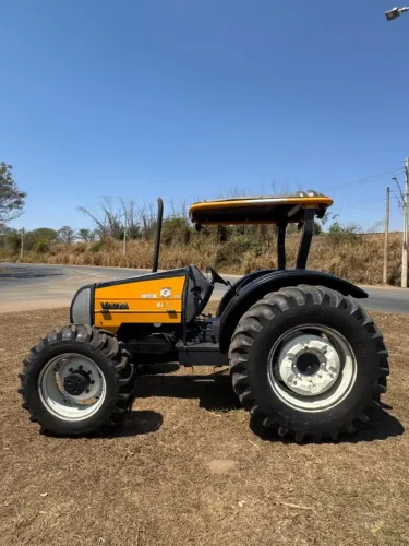Trator Valtra ano 2005 BL77