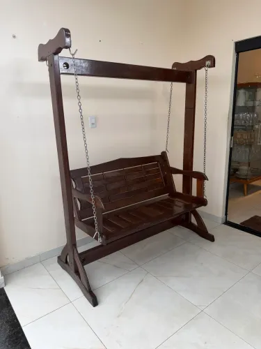 Balanço de madeira 