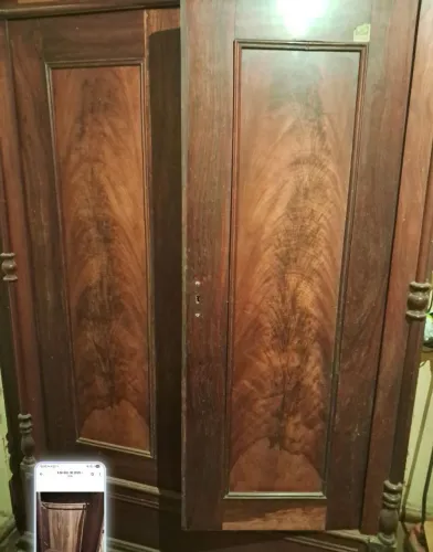 Vendo guarda roupa de madeira antigo