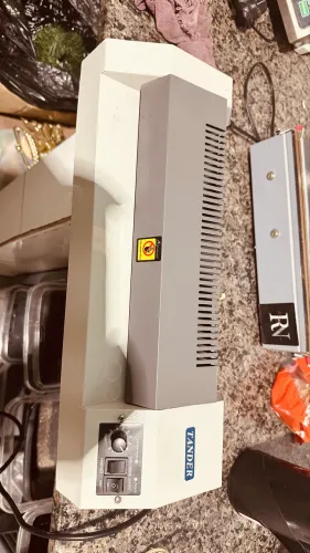 Máquina de em plastificação