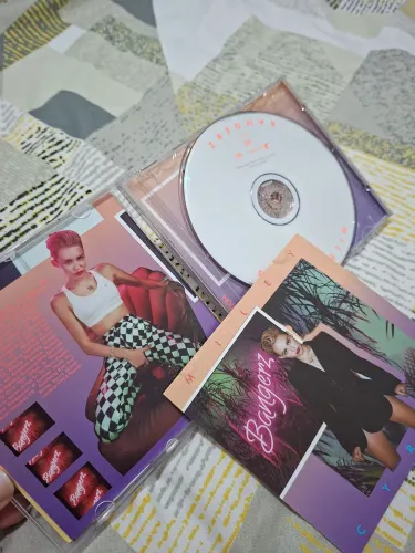 CD - Miley Cyrus Bangerz (original)