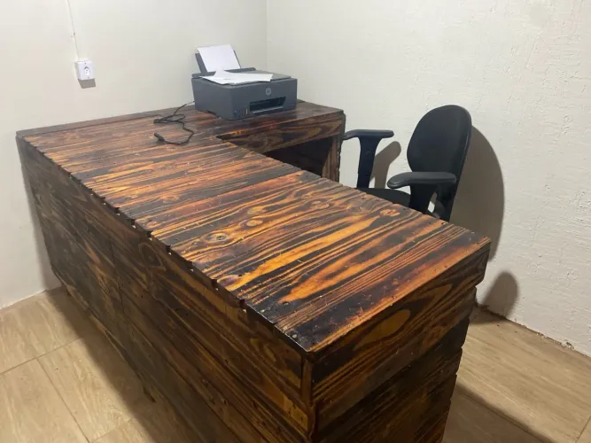 Mesa de escritório rústica de qualidade