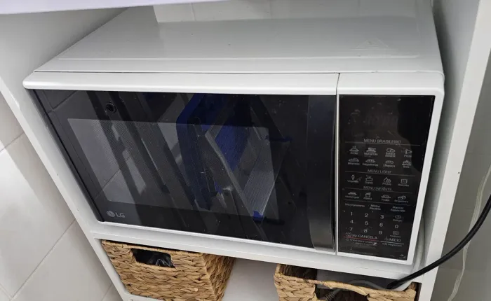 Micro-ondas LG (Modelo MS3091BCA) - 220V