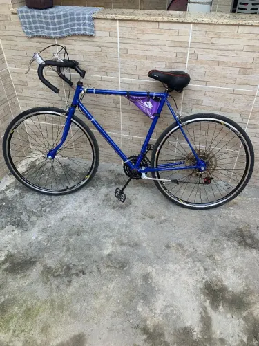 Bike muito zera, todas as peças novas.