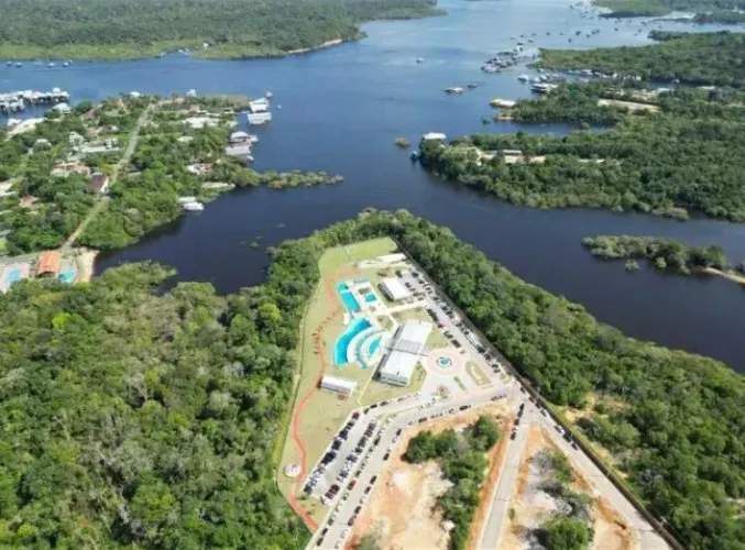 Lote 10x25 no Cond Vivenda das Marinas Ponta Negra Manaus, em frente a área de lazer da 2°