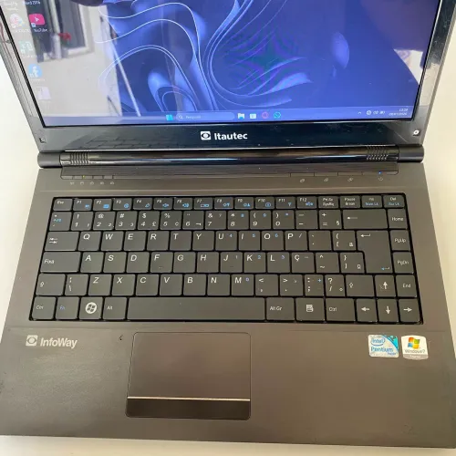 Notebook Itautec 4GB de RAM HD de 150GB Bateria Nova