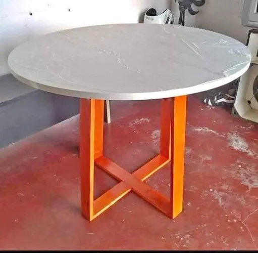Mesas com pés entranssado para sala ou cozinha 