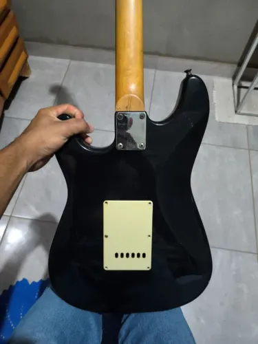 Guitarra Shelter stratocaster - usada