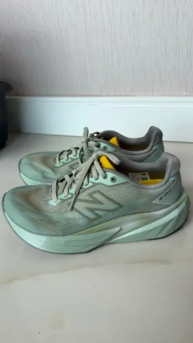 Tênis New Balance FuelCell Rebel V5