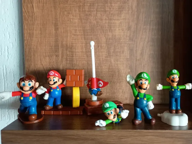 3 bonecos Mario e Luigi Bros usados na condição das fotos