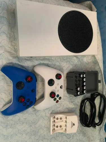 Xbox Series S + 2 Controles Originais + Carregador