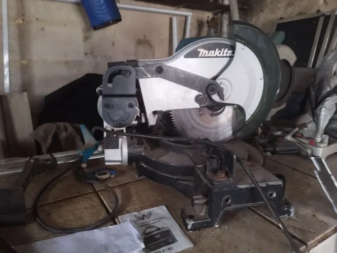 Quero vender uma makina Makita de corte de alumínio e madeira