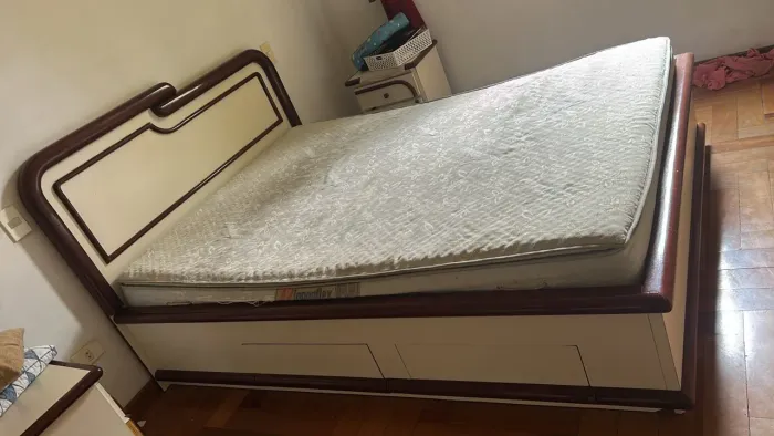 Cama madeira maciça com 4 gavetas