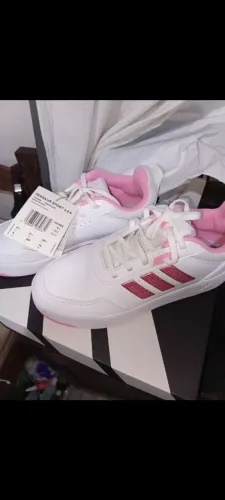 Vende-se tênis Adidas Original (Novo, nunca usado)