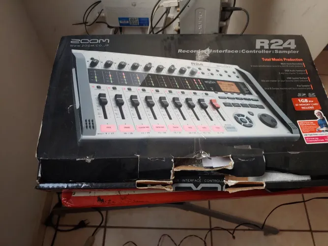 GRAVADOR INTERFACE DE ÀUDIO R24 ZOOM