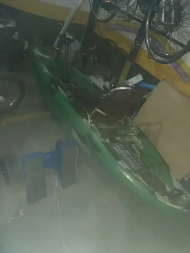 Vendo caiaque tucunare sem pedal !! Com remo e carrinho para transporte. Semi novo.