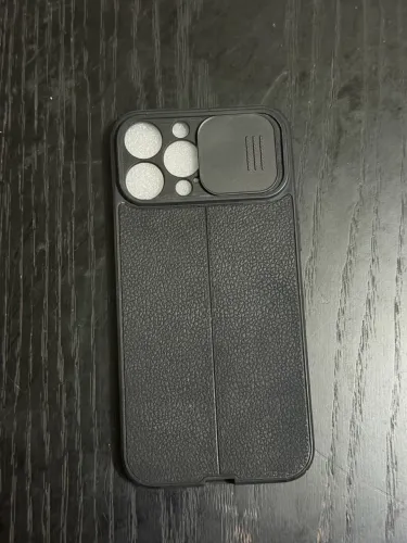 Capa iPhone 15 pro max cor preto com textura de couro