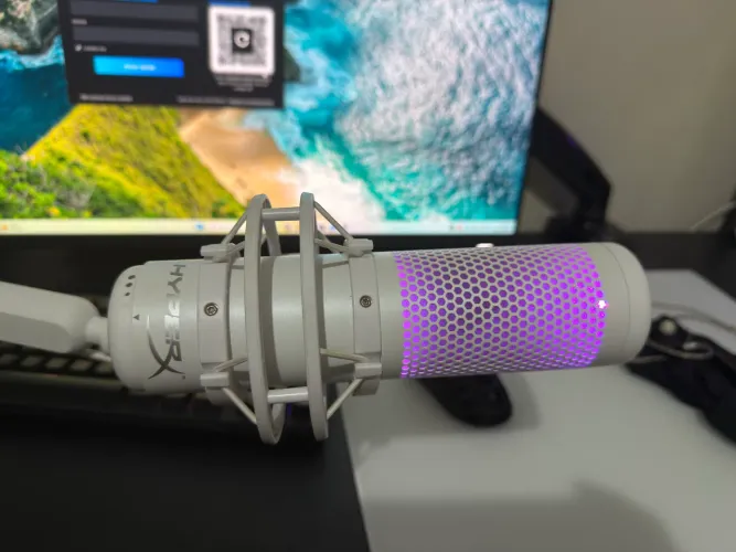 Microfone Hyperx Quad Cast S branco