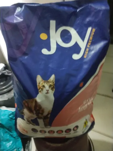 Vendo um saco de ração de gato de dez kilos da marca Joy por apenas 100 reais