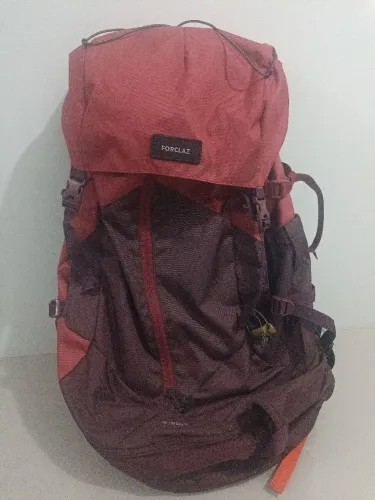 Mochila Cargueira DECATHLON- Mochila de Trekking 50L MT100 Easyfit Simond Vermelha