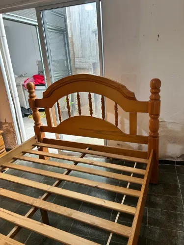 Cama de madeira 