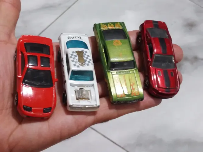Hot Wheels tourino Barracuda Shelby GT500 e Nissan 300zx