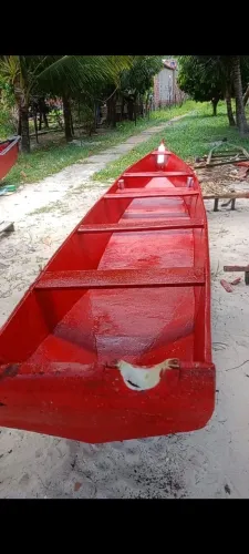 Barco de madeira de lei