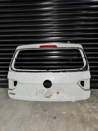 Tampa traseira Fox 2015 a 2021