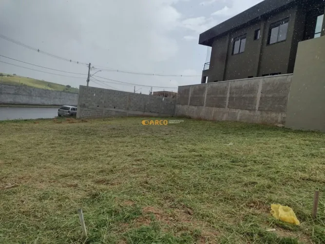 Terreno de Esquina à Venda em Condomínio - Res. Malibu - Caçapava